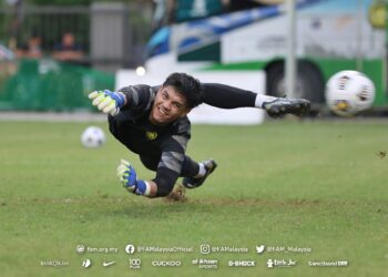 SYIHAN Hazmi merangkul Anugerah Penjaga Gol Terbaik ABK22.
