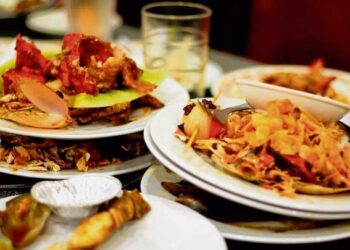 PEMBAZIRAN makanan bukan sahaja tidak beretika ketika Ramadan tetapi mendatangkan  ancaman terhadap alam sekitar.