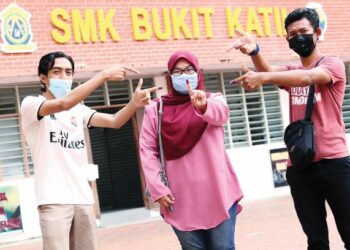 PENDIDIKAN politik dapat membantu belia membuat perbandingan wajar lagi waras apabila didekati parti politik dalam usaha meraih sokongan mereka. – UTUSAN/RASUL AZLI SAMAD