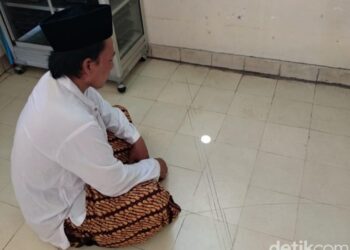 JAM istiwa di Masjid Tegalsari, Laweyan, Solo. -AGENSI 