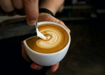 KAFE Coffee Smile merancang memperkenalkan latte yang mengandungi susu ibu. - AGENSI