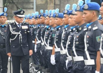 ZAMRI YAHYA memeriksa kawalan kehormatan pada Majlis Perasmian Balai Polis Tampoi IPD Johor Bahru Utara (JBU), Johor Bahru.