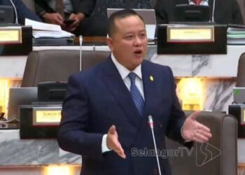 RIZAM Ismail membangkitkan isu Stadium Shah Alam ketika membahaskan Rancangan Selangor Pertama dalam Sidang DUN di Bangunan Annex, Bangunan Sultan Salahuddin Abdul Aziz Shah di Shah Alam, Selangor, hari ini.