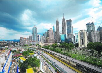BAJET 2023 perlu menitikberatkan kaedah meningkatkan pendapatan rakyat. – GAMBAR HIASAN
