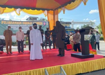 MUHAMMAD Isa menjalani hukuman rotan sebanyak 21 kali di Aceh Utara, Indonesia. - AGENSI