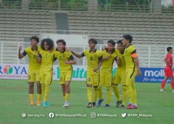 PEMAIN negara meraikan jaringan ketika menentang kemboja.