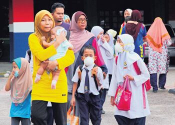 IBU bapa perlu disayangi dan dihargai atas jasa dan pengorbanan yang dicurahkan sepanjang hayat
seseorang.