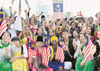 KETERBUKAAN dalam meraikan kepelbagaian ada batasnya dan sempadan sebagai tanda adab dan bertatasusila.