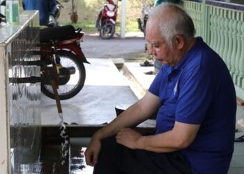 NAJIB Tun Razak melahirkan luahan hatinya melalui Facebook.