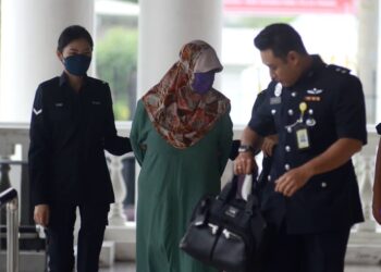 SEORANG wanita warga emas mengaku tidak bersalah di Mahkamah Sesyen George Town, Pulau Pinang hari ini atas pertuduhan pengubahan wang haram menerusi aktiviti penjualan seorang bayi perempuan sebanyak RM12,000 tahun lalu.