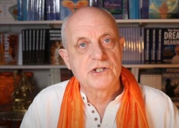 CRAIG Hamilton-Parker turut digelar `Nostradamus baharu'. - AGENSI 