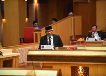 ABDUL Aziz Bari semasa perbahasan pada Sidang DUN Perak di Ipoh hari ini. - UTUSAN/IHSAN URUSETIA DEWAN NEGERI PERAK