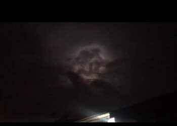TANGKAP layar rakaman video menunjukkan awan berbentuk kalimah Allah di langit yang dirakam oleh Nur Zahirah Ulfah Zakaria di Taman Bandar Baru, Sungai Petani, hari ini.