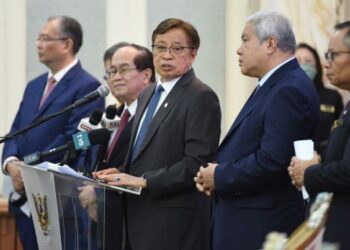 ABANG Johari Tun Openg mengumumkan bantuan BKSS 9.0 bernilai RM1 billion yang akan bantu mengurangkan beban kos sara hidup penduduk di Sarawak di Wisma Bapa Malaysia, Kuching hari ini