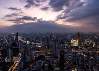 BANGKOK menyasarkan pesara kaya menetap di negara itu untuk tujuan pelaburan jangka panjang. - AFP