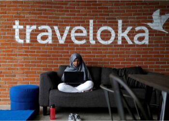 TRAVELOKA dilaporkan turut bercadang disenaraikan di bursa AS atau Indonesia. – GAMBAR HIASAN