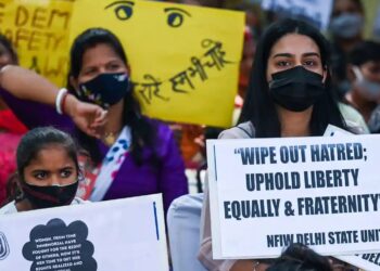 KES melibatkan penduduk yang dipaksa oleh pemimpin masyarakat untuk menjual anak mereka dilaporkan di utara India baru-baru ini.-AFP