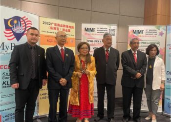 CHONG CHONG TIK (tiga dari kanan) pada sidang media mengenai lima pameran perdagangan antarabangsa di Pusat Dagangan dan Pameran Antarabangsa (MITEC), Kuala Lumpur. - UTUSAN/NUR NAZLINA NADZARI.