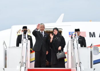 YANG di-Pertuan Agong serta Raja Permaisuri Agong berkenan berangkat menghadiri Istiadat Penghormatan Terakhir dan Istiadat Pemakaman Negara mendiang Ratu Elizabeth II di London, United Kingdom (UK).