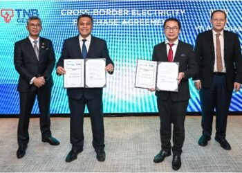 MAJLIS pertukaran dokumen pembelian tenaga elektrik rentas sempadan antara TNB dan YTL PowerSeraya.