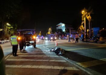 POLIS memohon bantuan saksi awam untuk tampil membantu siasatan kes kemalangan maut membabitkan seorang penunggang motosikal di Jalan Seremban-Tampin, berdekatan sebuah restoran makanan segera pada 26 Mac lalu. -UTUSAN/NOR AINNA HAMZAH