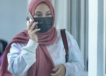 ZARINA Anjoulie ketika hadir pada sebutan semula kes dadah di Mahkamah Majistret Seremban pada 7 Mac lalu.-UTUSAN/MOHD. SHAHJEHAN MAAMIN.