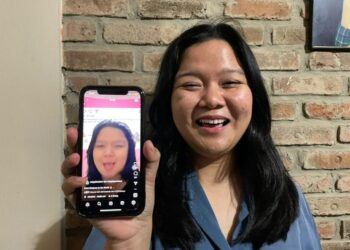 MEGAH Purnamasari menunjukkan akaun Instagram miliknya yang tersilap disebut Kim Kardashian.-AGENSI
