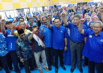 MOHAMAD Hasan ketika hadir pada Majlis Bersama Tok Mat di Dewan Belia Felda Raja Alias 2, Bandar Seri Jempol, Jempol.