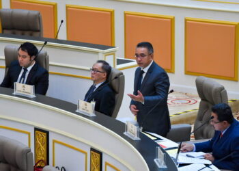 ADLY Zahari ketika sesi perbahasan Bajet 2023 Melaka dalam Sidang DUN di Seri Negeri, Ayer Keroh, Melaka.