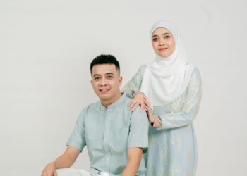 ALIN Sidek bersama abangnya, Aiman Sidek.