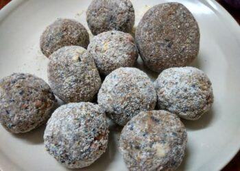 KETTI urundai atau dikenali kuih bom menjadi antara hidangan wajib ketika perayaan Deepavali. – GAMBAR HIASAN