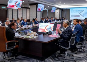 ANWAR Ibrahim mempengerusikan Mesyuarat Menteri Besar dan Ketua Menteri di Parlimen. - FACEBOOK ANWAR IBRAHIM