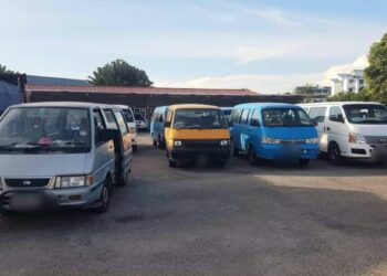 SEBAHAGIAN daripada tujuh van kilang yang disita oleh JPJ dalam operasi di sekitar kawasan Perindustrian Batu Kawan dan Bandar Cassia, Pulau Pinang semalam.