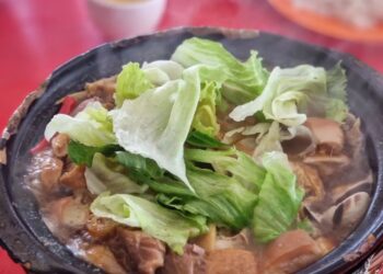 BAK kut teh dipersoal menjadi salah satu makanan tradisi di Malaysia. 
-GAMBAR HIASAN
