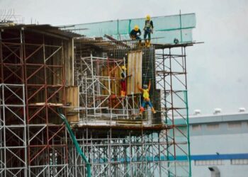 RAKYAT perlu bekerja kuat dan selalu berfikir di luar kotak. – GAMBAR HIASAN