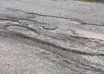 KEADAAN Jalan Megah 37 yang tidak diselenggara dengan baik. – IHSAN PEMBACA
