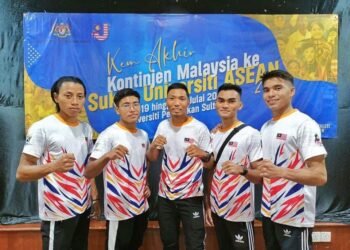 Atlet Muay Thai negara, Kabilan Jelevan Thiagarajan (kanan) akan beraksi di pentas pentas final kategori bawah 60 kilogram (kg) pada Khamis ini.