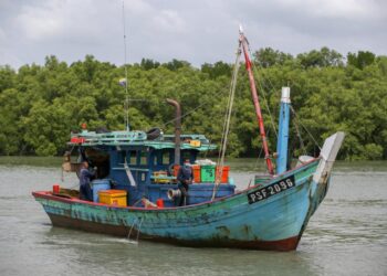 uahan nelayan Perlis yang  mendakwa terpaksa menghentikan operasi keluar ke laut kerana tangkapan ikan terus berkurangan ekoran pencerobohan nelayan asing yang mencari siput retak seribu.