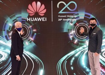 ISMAIL Sabri Yaakob ketika melancarkan Pusat Inovasi Perkhidmatan Pelanggan Huawei Malaysia di Kuala Lumpur.