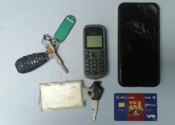 SEBAHAGIAN daripada barang kes rompakan warga asing oleh suspek lelaki tempatan yang dirampas oleh polis di sebuah rumah di Bentong, Pahang. - IHSAN IPD BENTONG