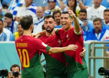 Portugal tidak berdepan masalah mara ke pusingan ke-16 selepas menewaskan Uruguay, 2-0 sebentar tadi.