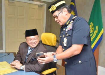 TUANKU Syed Faizuddin Putra Jamalullail berkenan menerima kunjungan sembah mengadap oleh Datuk Zailani Hashim di Galeri Diraja Arau,Perlis semalam-UTUSAN