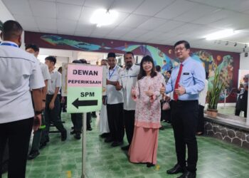 LIM Hui Ying ketika meninjau hari pertama peperiksaan bertulis SPM 2023 di Sekolah Menengah Kebangsaan (SMK) St. Xavier di Lebuh Farquhar, George Town, Pulau Pinang hari ini.