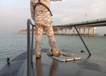Pasukan penyelamat masih mencari seorang lelaki warga emas yang terjatuh dari Jambatan Pulau Pinang pagi tadi.