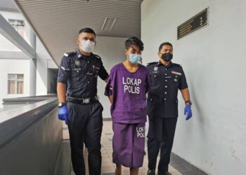 Ahmad Shamil Ashraf Zainudin dibawa ke Mahkamah Majistret Melaka semalam bagi menghadapi pertuduhan membuang anak kekasih.