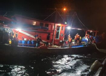Seramai 14 pemancing yang selamat selepas enam jam terapung di laut apabila bot dinaiki karam berhampiran Pulau Beras Basah, Langkawi.