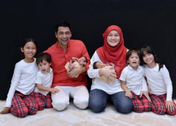 Dr. Sheikh dan isteri, Dr. Halina bersama anak-anak mereka.