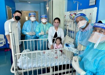 REESE Tan Rui Xin kelihatan ceria selepas menerima rawatan ubat genetik bernilai lebih RM9 juta di PPUM, Kuala Lumpur semalam.