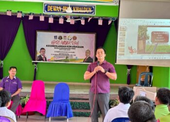 KAMARUL Azman Khamis menyampaikan ceramah dan motivasi kepada murid-murid SK Seri Perlis.- UTUSAN