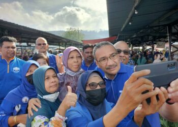 HISHAMMUDDIN Hussein berjaya mengekalkan kerusi Parlimen Sembrong.